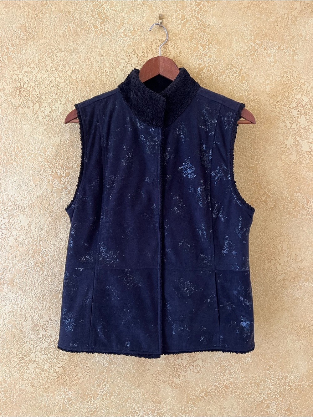 Sleeveless Faux-Shearling Black Vest